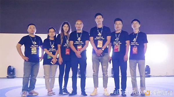 CEO庄瑞鹏(左4)与MAC多原链项目、WMARC基金会团队合影