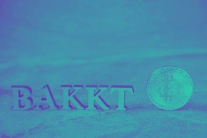 Bakkt是比特币期货提供商。图为bakkt刻字和BTC作为金属代币。