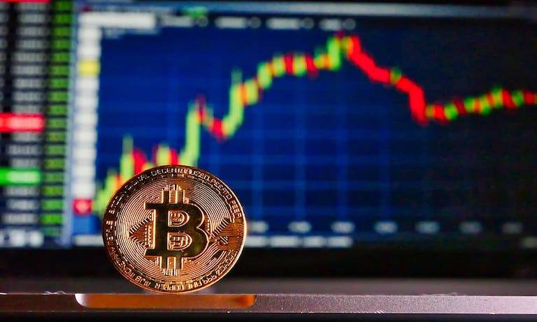 bitcoin-table-courses-finance-virtual-crypto